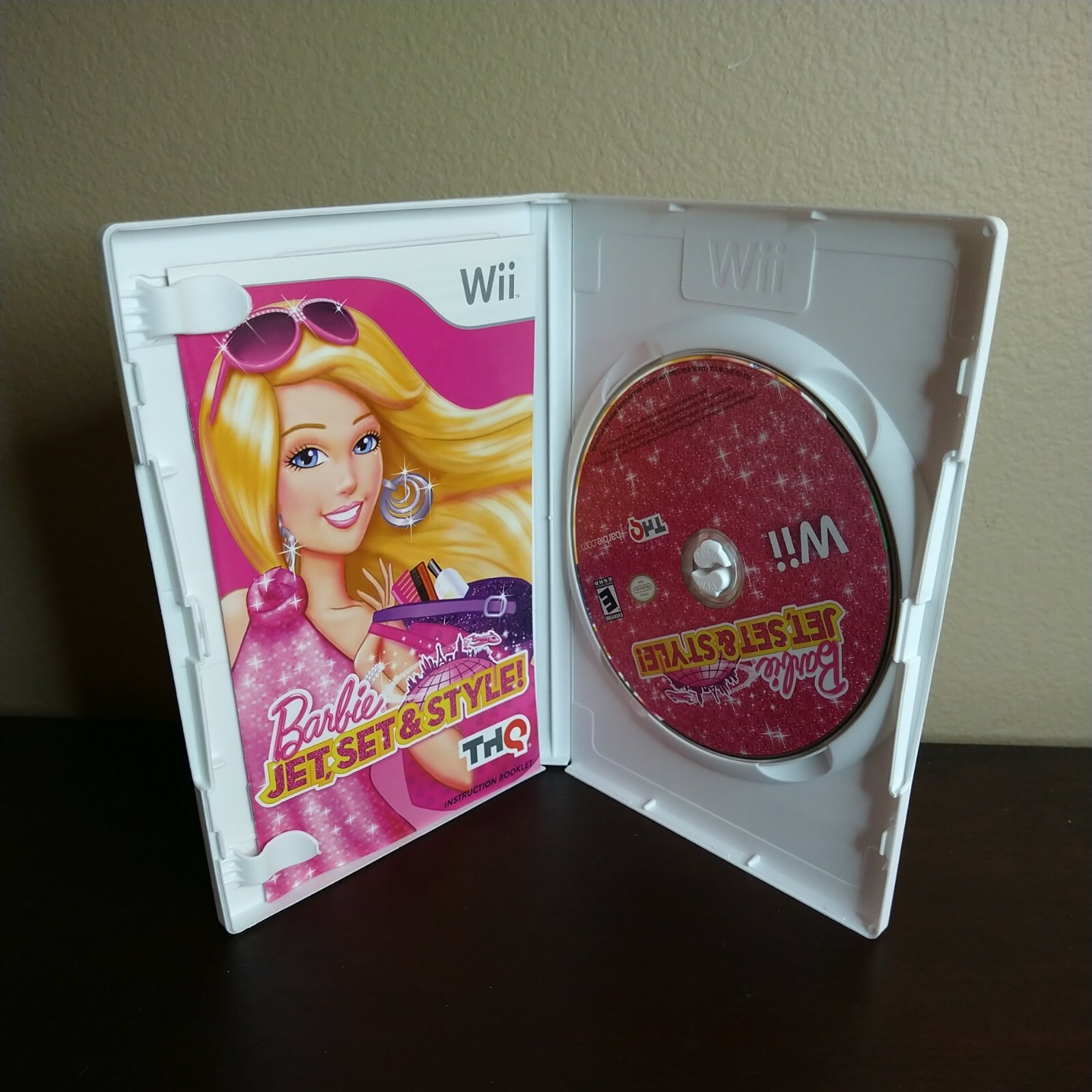 Barbie: Jet, Set & Style (Nintendo Wii, 2011) COMPLETE Fashion and Style Game