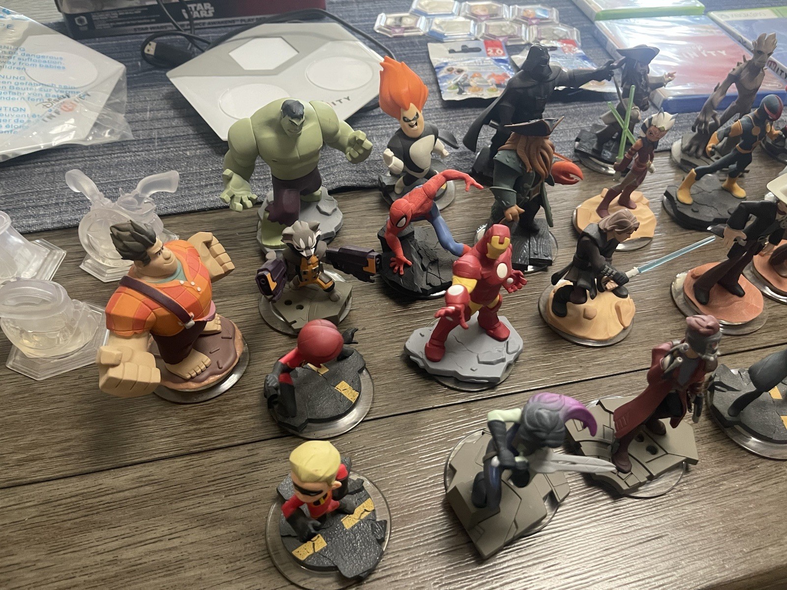 46 Piece Disney Infinity Set – Games, Figures, Game Pads, Crystals, Power Disc