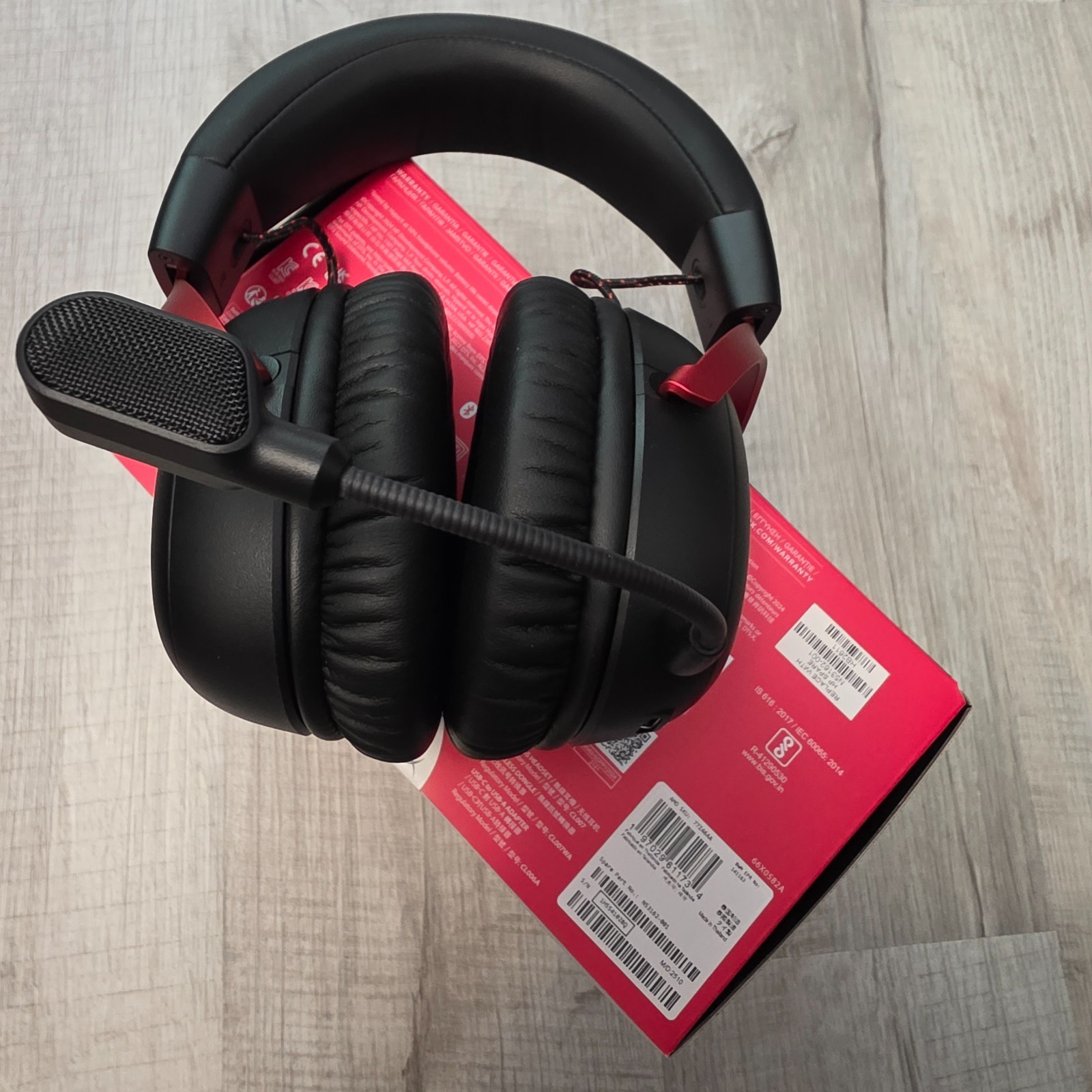 HyperX Cloud III Wireless Headset & Logitech GPX G PRO X Superlight Mouse BUNDLE