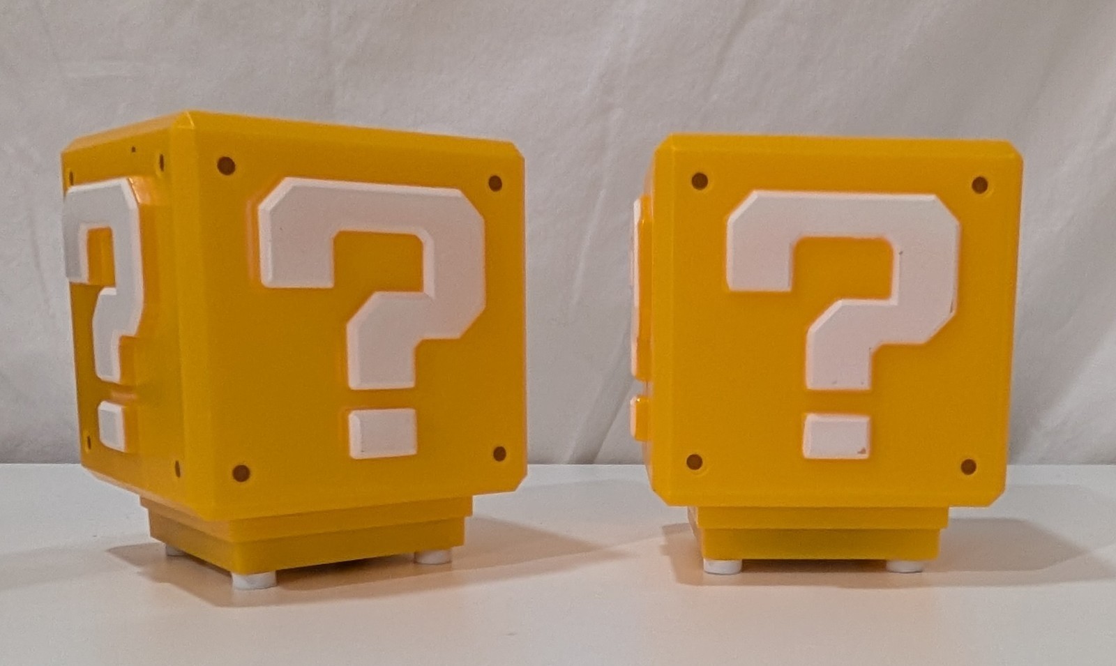 X2 Super Mario Bros Mini Question Box Lights Up w Sound. No Cords (A23)