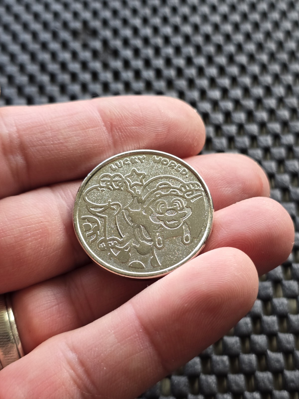 Super Mario Lucky World Coin Medal Nintendo Gachapon Rare Promo SNES GB [Wendy]