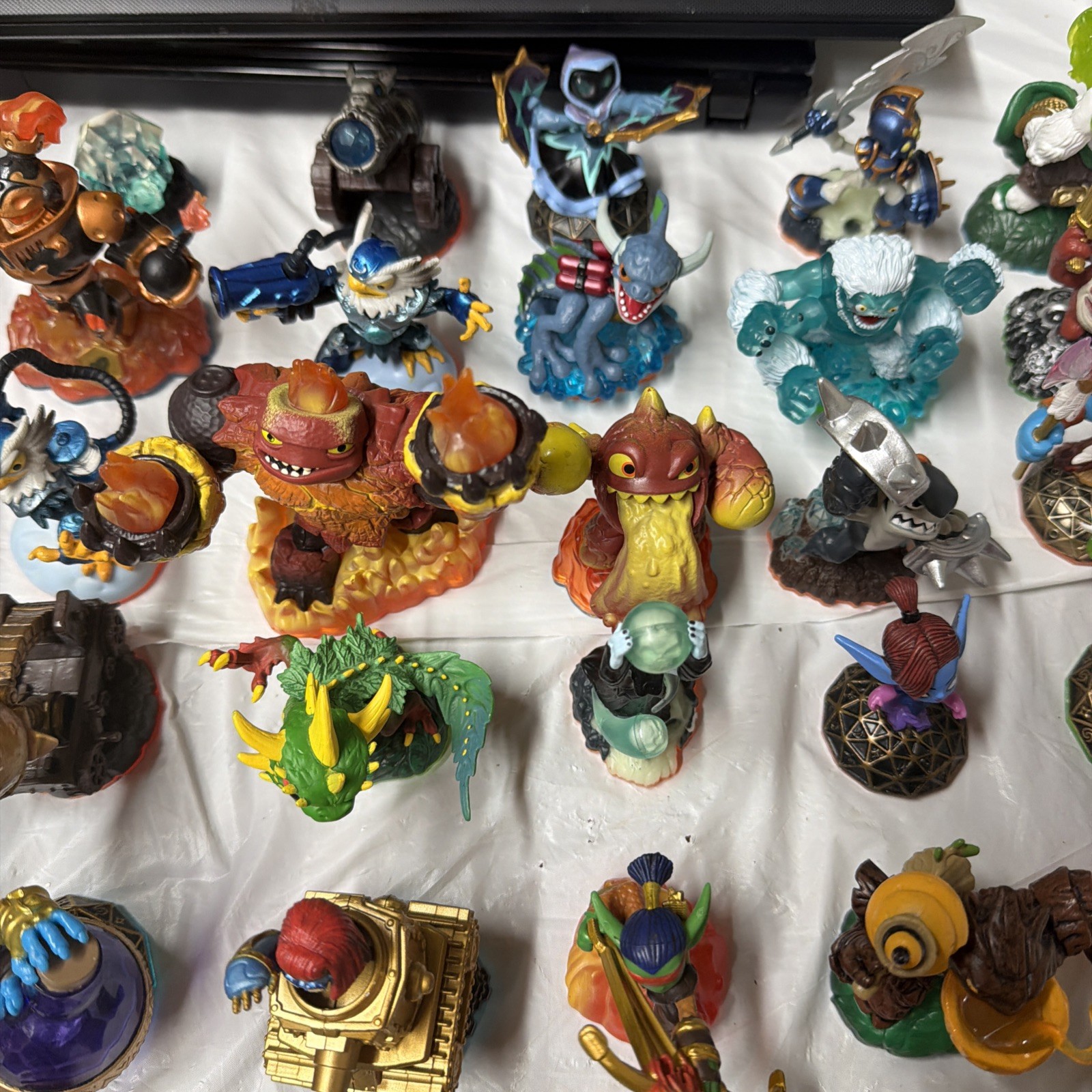 LOT 42 Skylanders: Spyro’s, Giants & More Adventure Game Skylander Figures