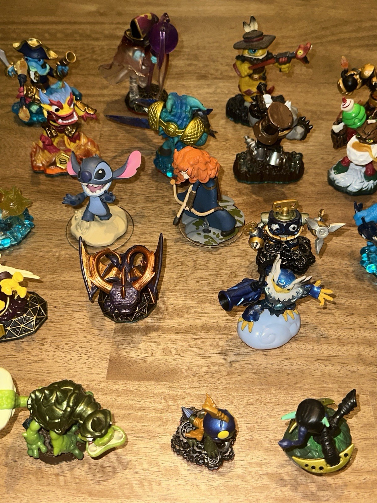 38 pc. Skylanders Trap Team. Enigma, Short Cut and many more!