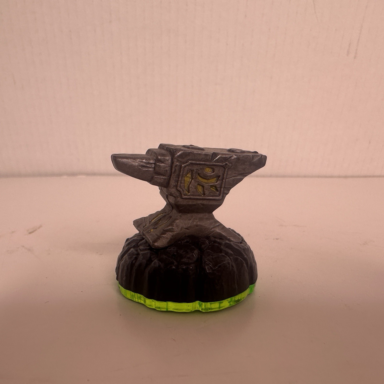SKYLANDERS Spyro’s Adventure Power Up Item – Anvil Rain figure only