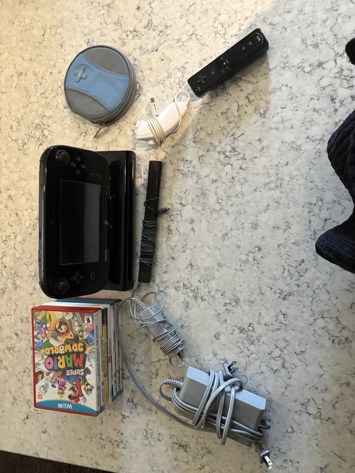 Nintendo Wii U Console Bundle w/ GamePad, Wii Remote, Nunchuk, NTSC-U/C 2012