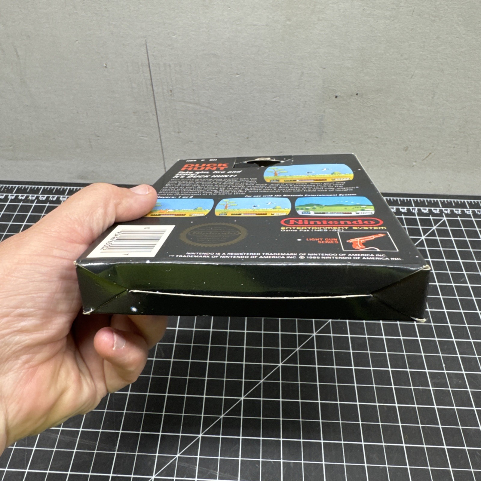 DUCK HUNT Nintendo NES CIB W/5 Screws/Manual/Hangtab/Poster/Zapper D3