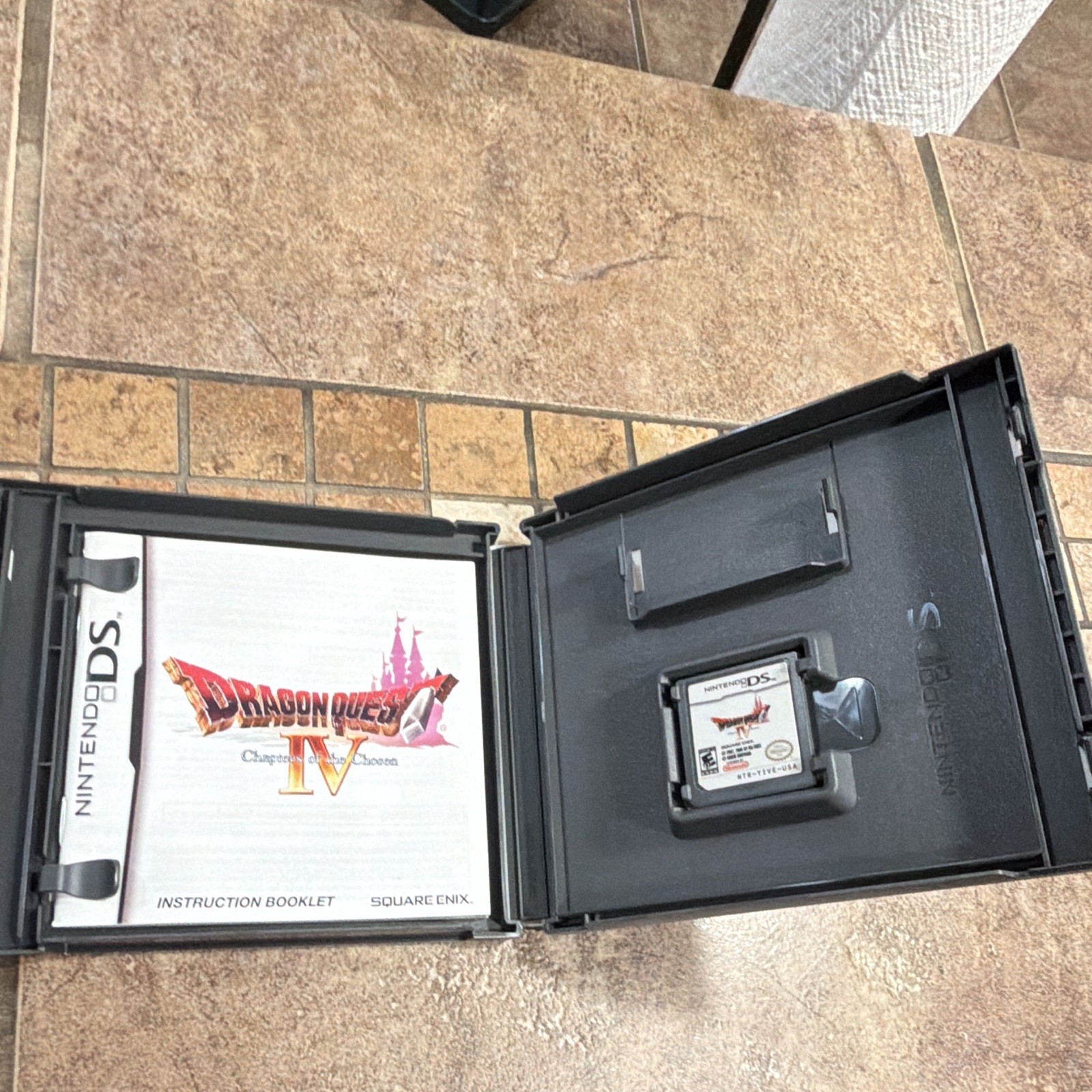 Square Enix Dragon Quest IV: Chapters of the Chosen Nintendo DS, Manual Included