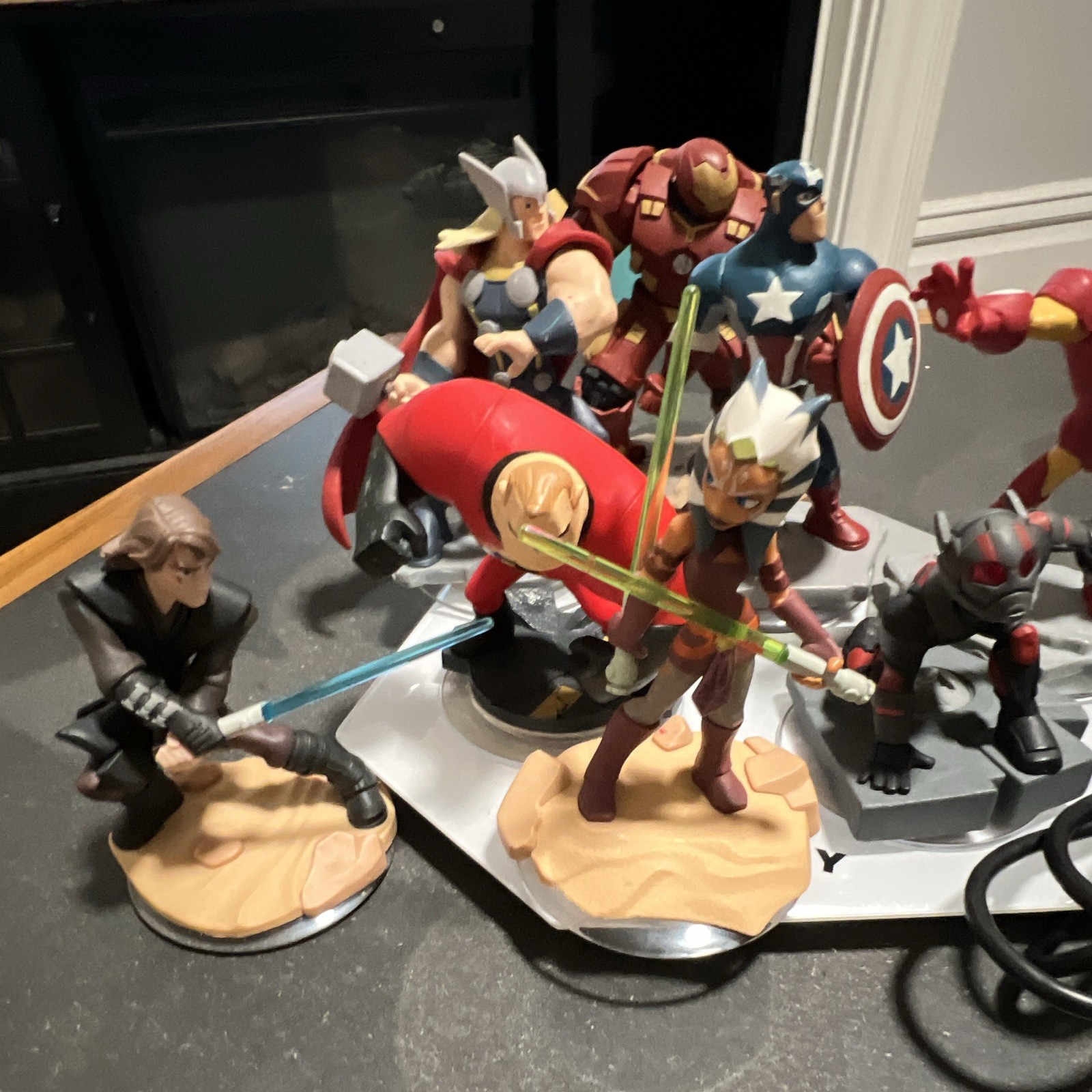 Disney Infinity Lot Figures Thor Hulk Iron Man Captain America Mr. Incredible