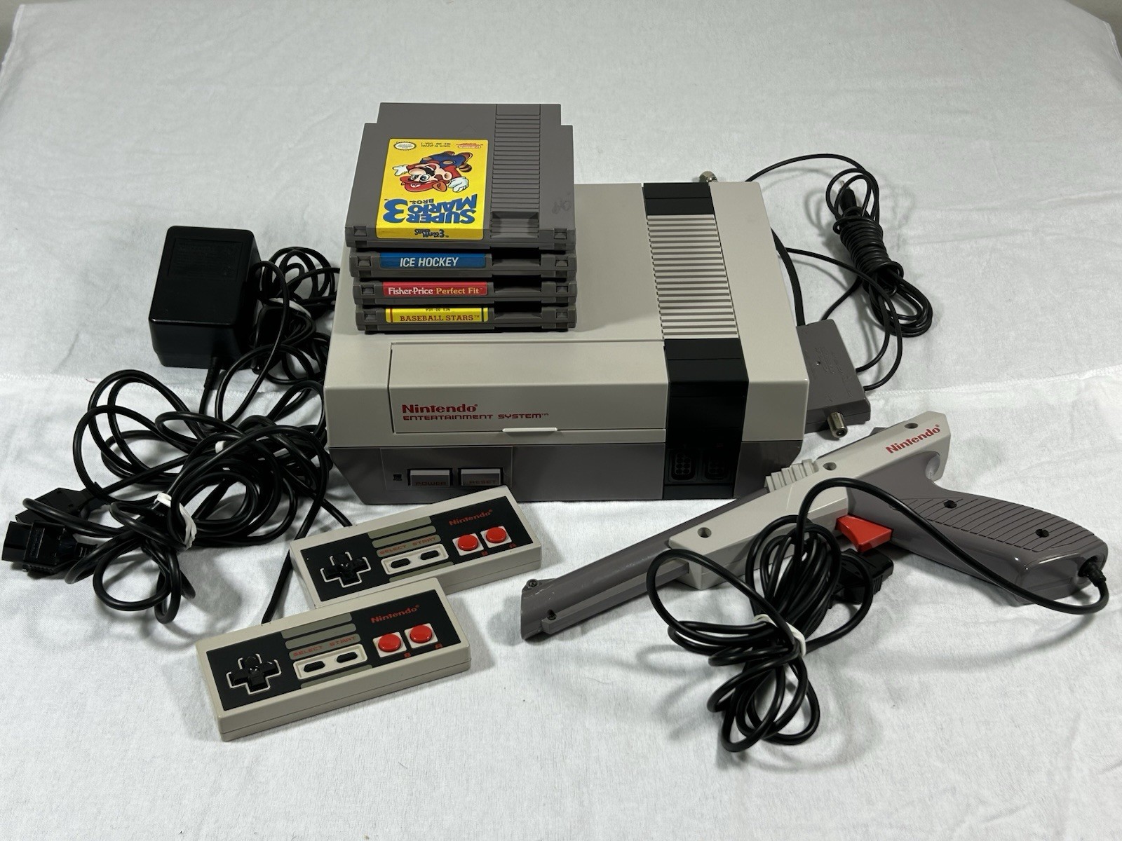 Nintendo Entertainment System NES-001 Console NES Set Bundle 4 Games Tested