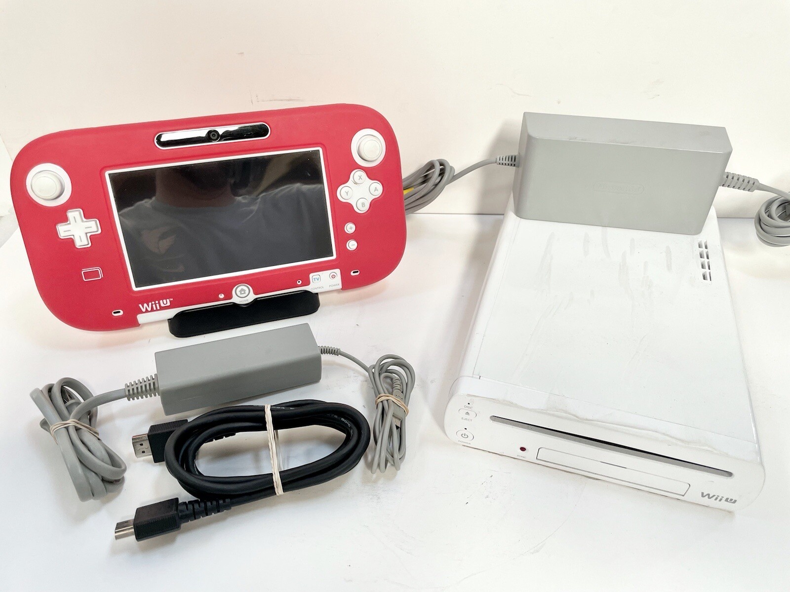 Nintendo Wii U 8GB White Gaming Console Gamepad WUP-001(02) W/ Downloaded Games