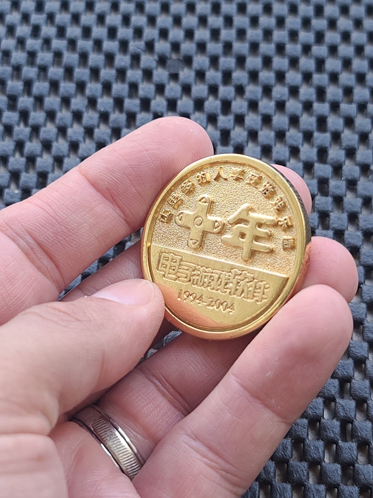 Super Mario Gold Coin Medal Video Game 10th Anniversary Rare Promo SNES N64 GBA