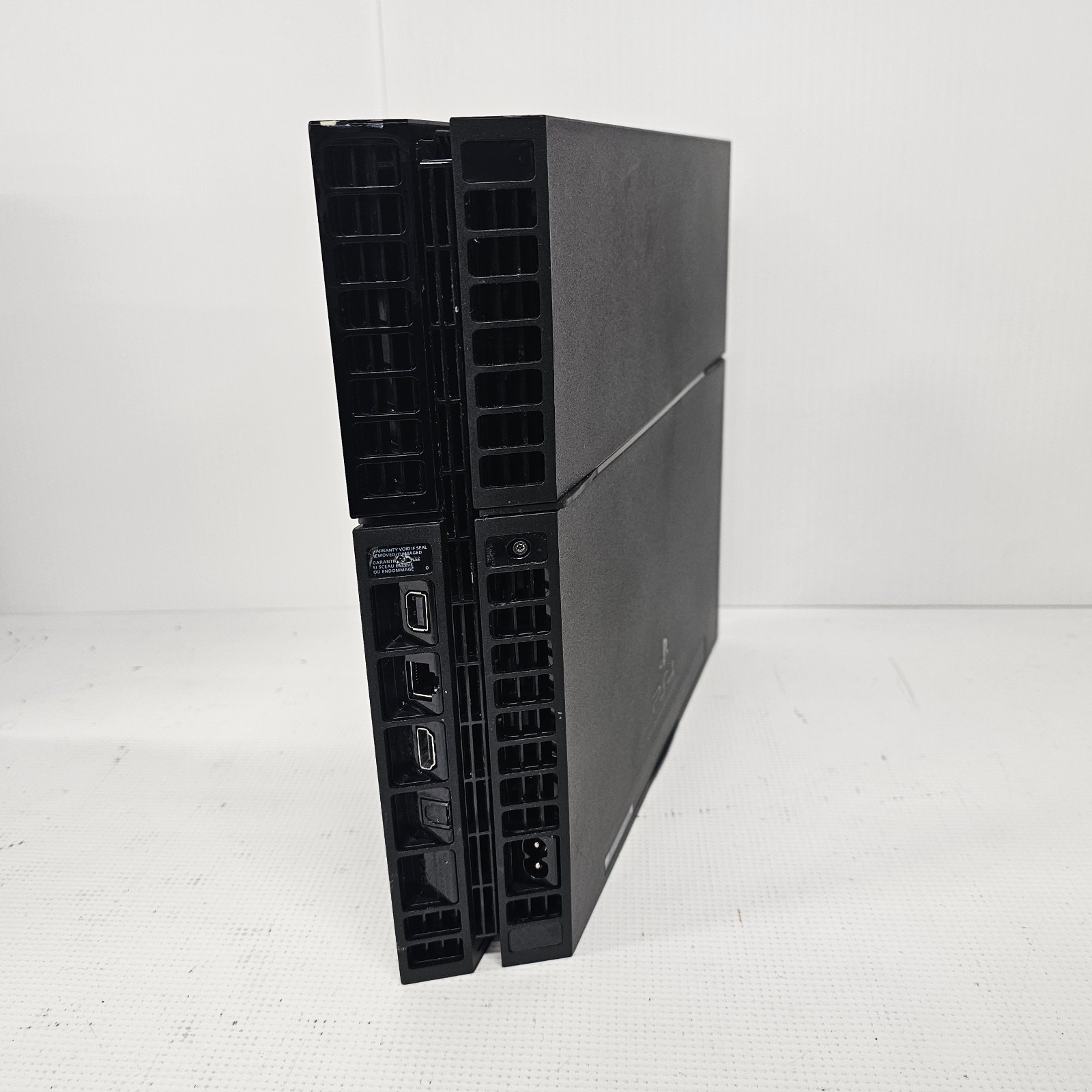 Sony PlayStation 4 CUH-1001A 500GB (loose shell app starting issues no return)