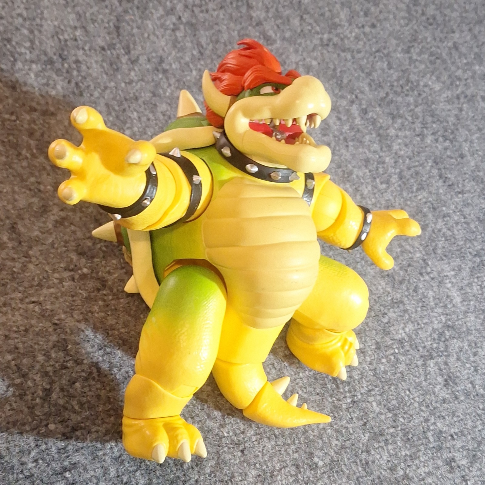 Bowser Super Mario Bros. Light-Up Mouth Poseable Action Figure Bowser 8.5 inch