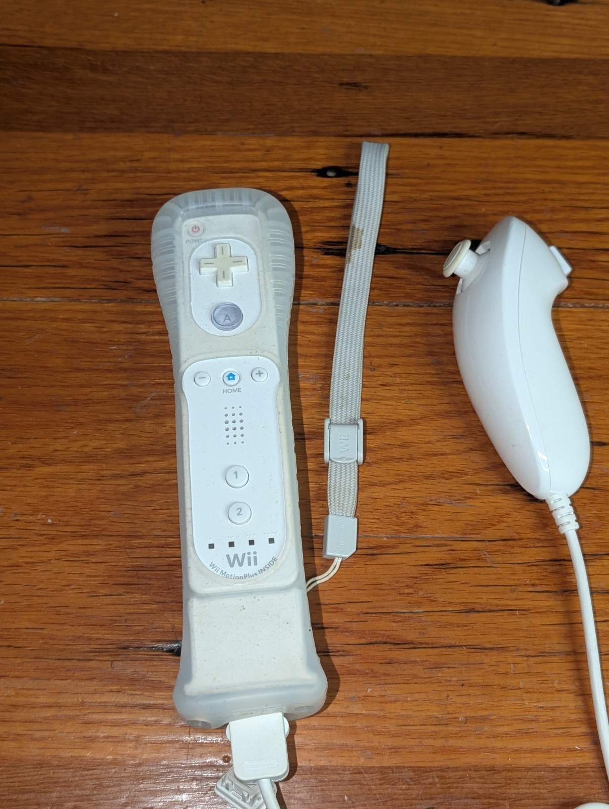 Nintendo Wii White Remote with Motion Plus Adapter and Sleeve and Nunchuck