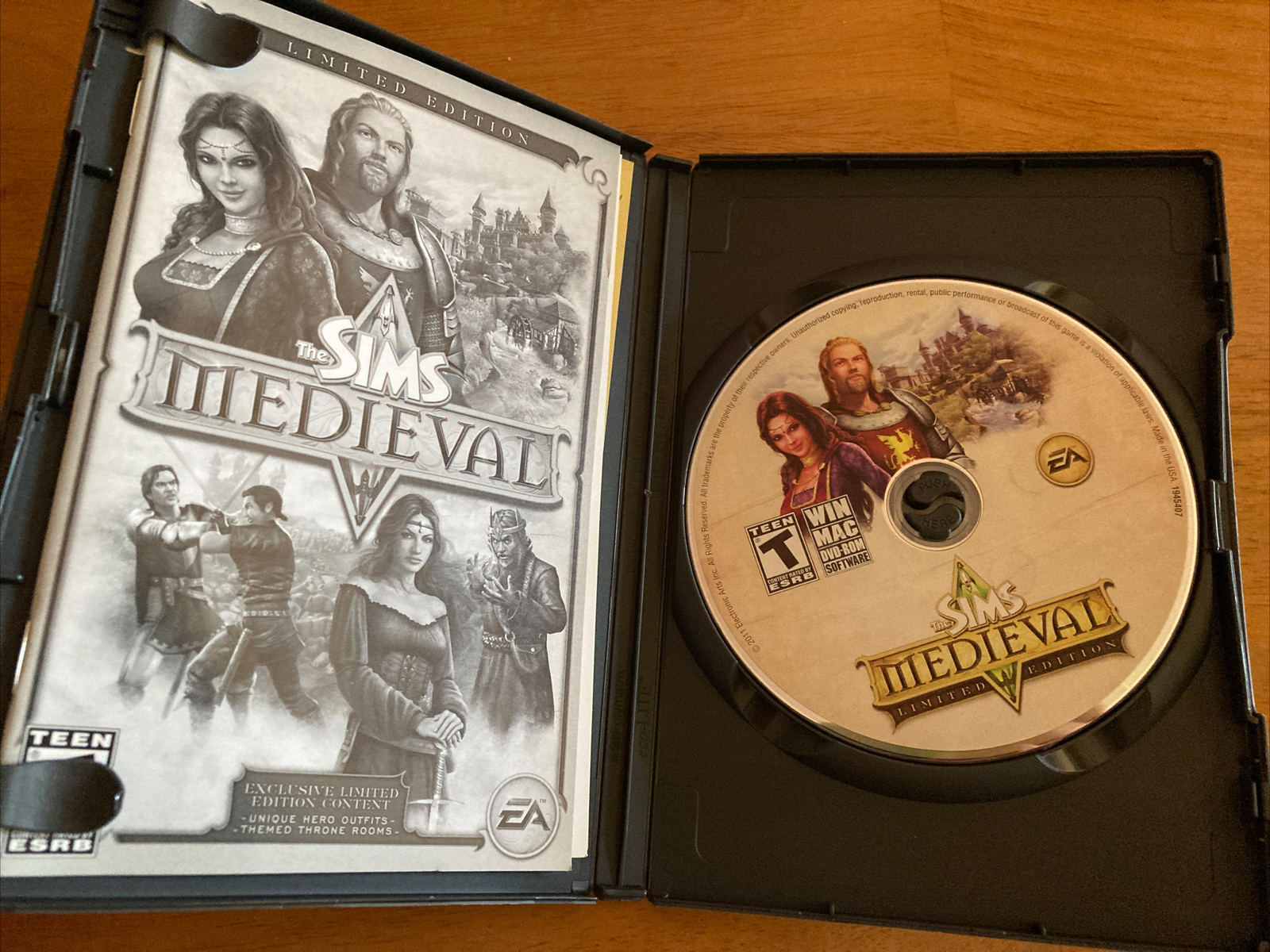 The Sims 3 plus Expansion Pack Lot Medieval High-End Loft Pets