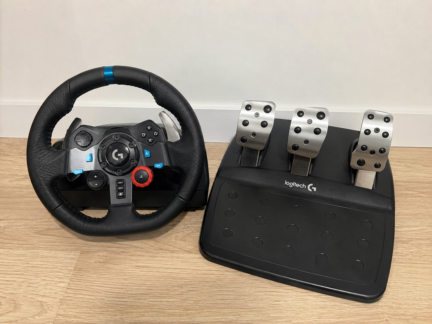 Logitech G29 Driving Force Racing Wheel & Pedals Set PS5 PS4 PC