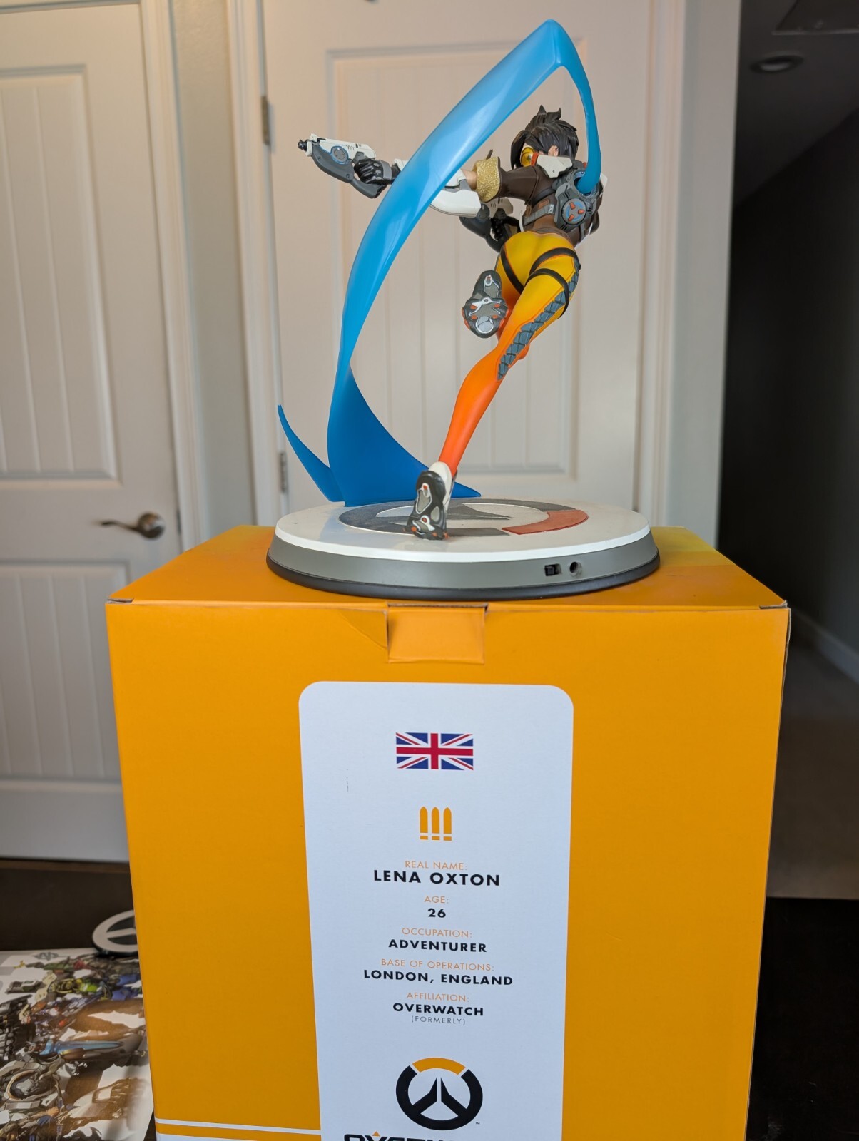 OVERWATCH TRACER Statue Lot-Blizzard Team signed Box, T-Shirt,Poster,Coins