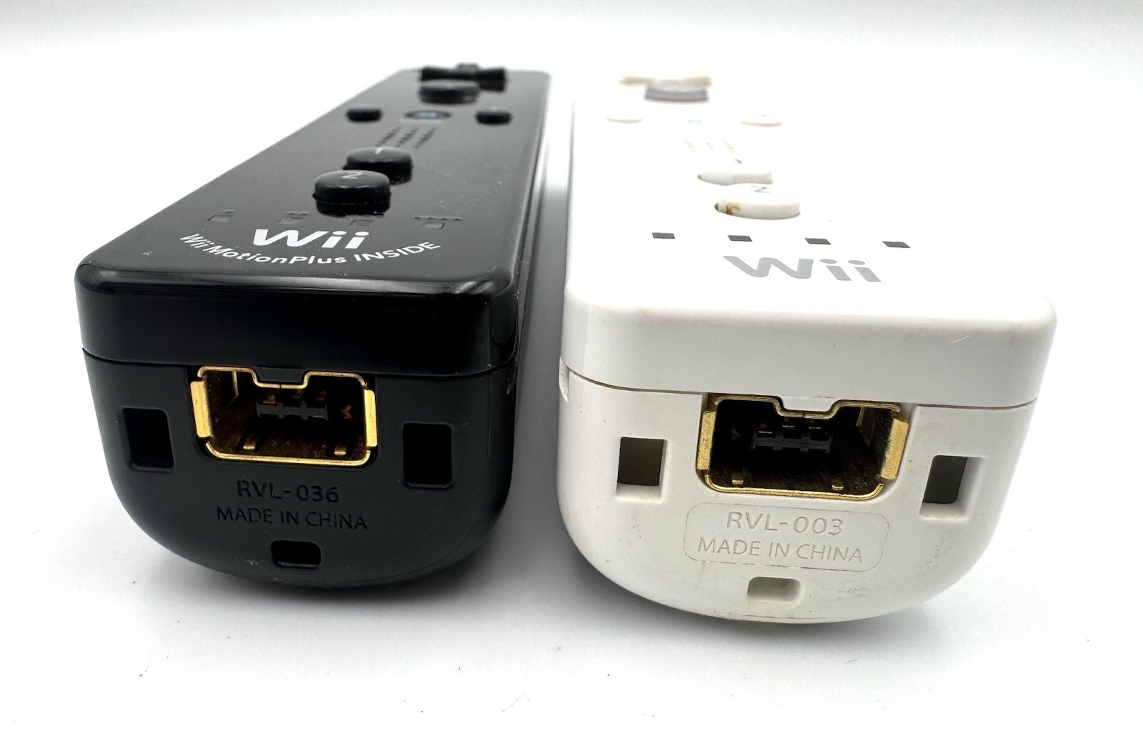 Nintendo Wii Remote Controller w/ Motion Plus – LOT OF 2 – Black & White TESTED
