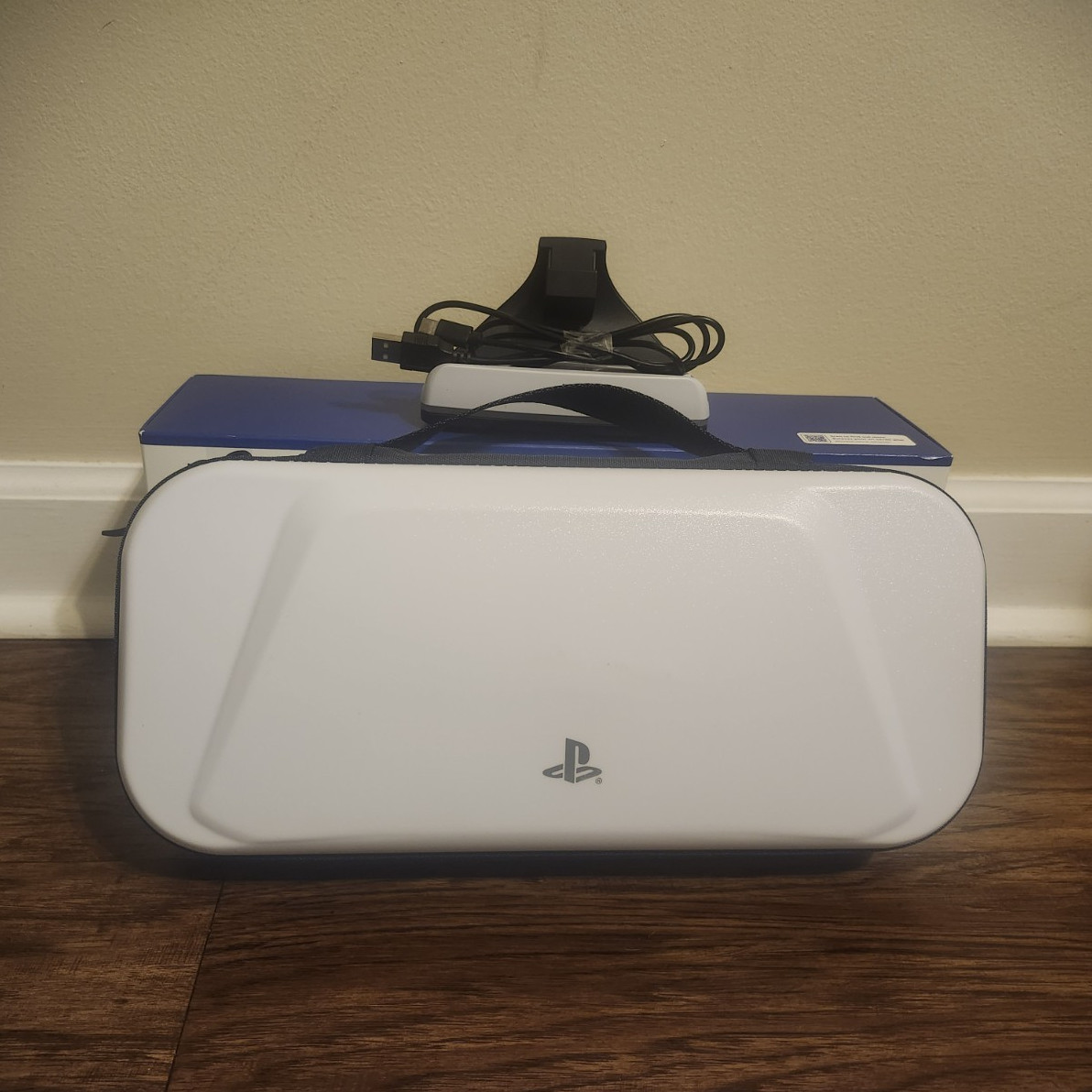 PlayStation VR2 Hard Shell Carrying Case White/Blue/Black with Handle
