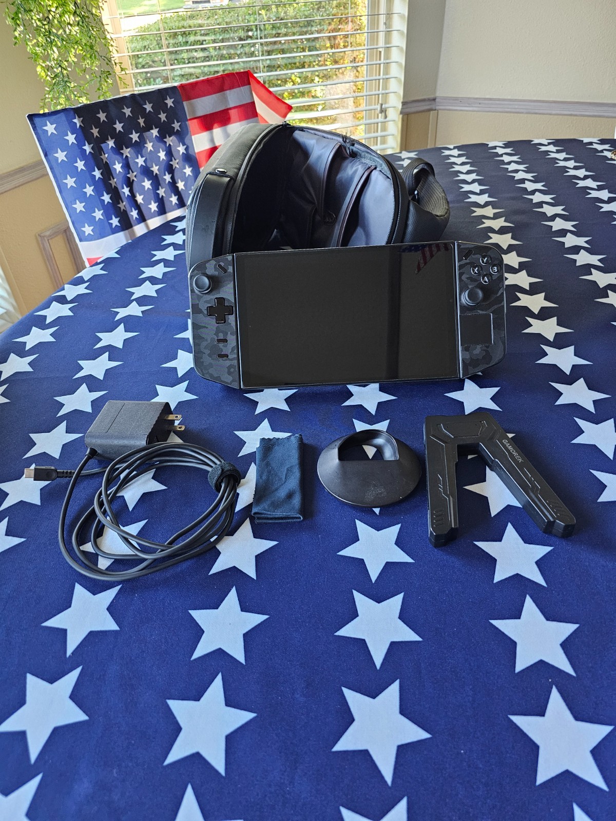 Lenovo Legion Go 144Hz Gaming Handheld AMD Ryzen Z1 Extreme 2TB