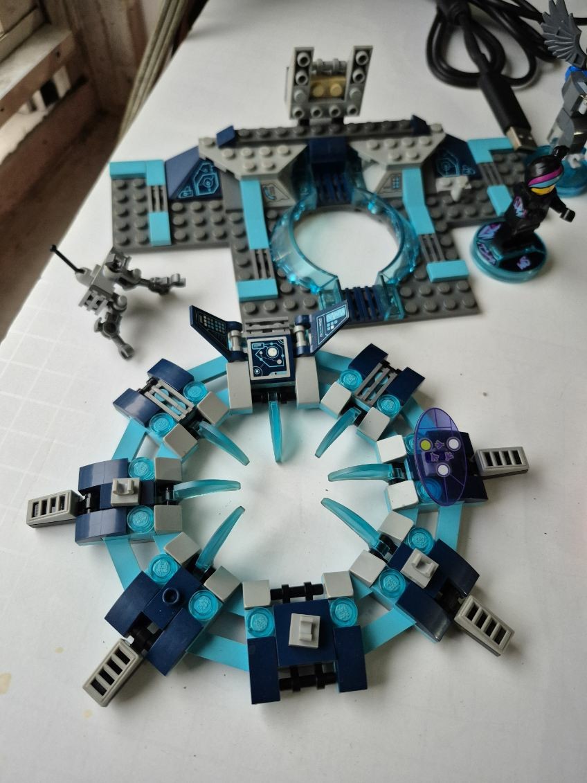 LEGO Dimensions Portal USB Powered Light-Up with Batman & Accessories