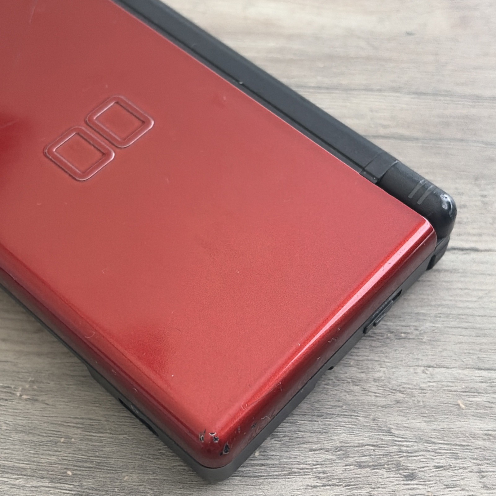 Nintendo DS Lite USG-001 Red/Black Handheld Console w/ Stylus, Charger
