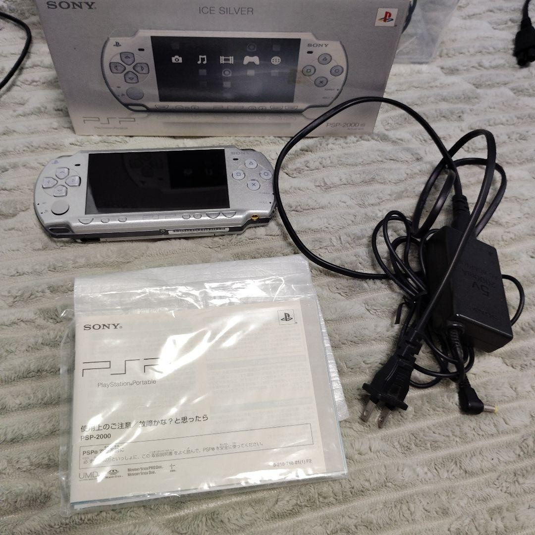 Excellent Sony PSP 2000 64MB Ice Silver Handheld System tested Boxed
