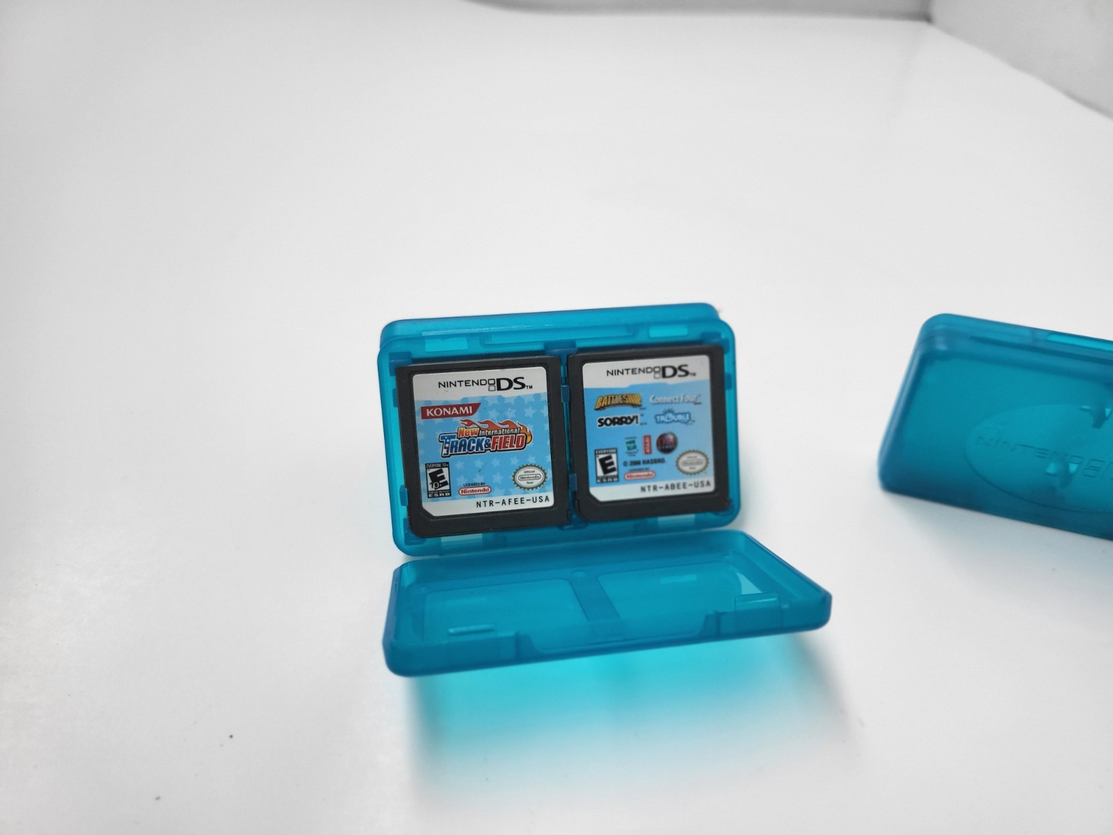 3 NEW OFFICIAL NINTENDO DS CLEAR BLUE 4 GAME CARTRIDGE CASE HOLDER 12 TOTAL #G5