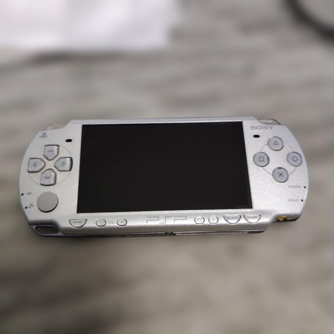 Excellent Sony PSP 2000 64MB Ice Silver Handheld System tested Boxed
