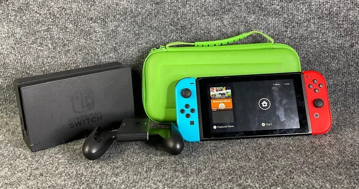 Nintendo Switch 32GB Console Neon Red Blue Joy-Cons Used Box
