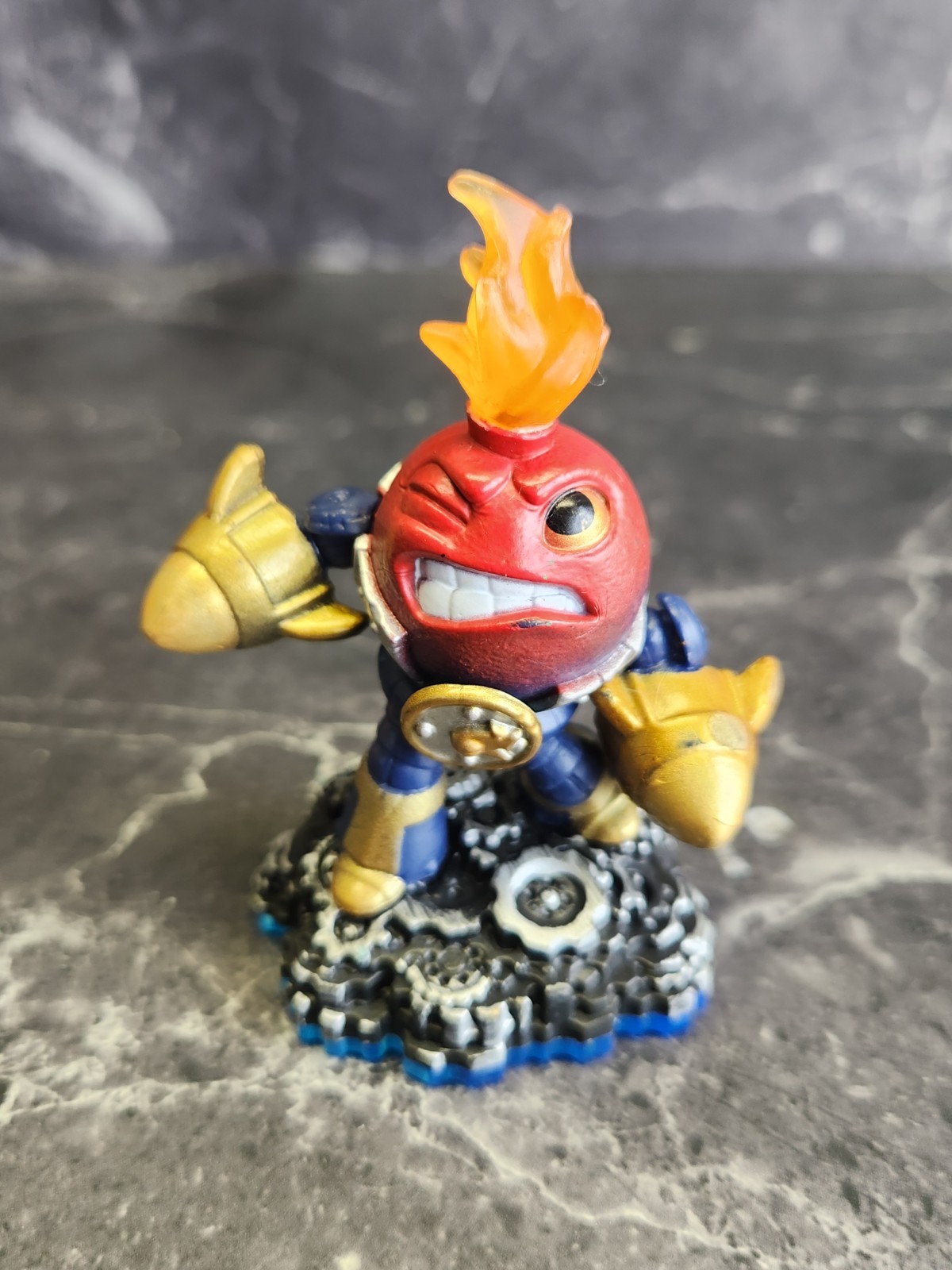 Lot Of 15 Assorted Skylanders Figures W/ Green Carrying Case Swap Force/Disney.