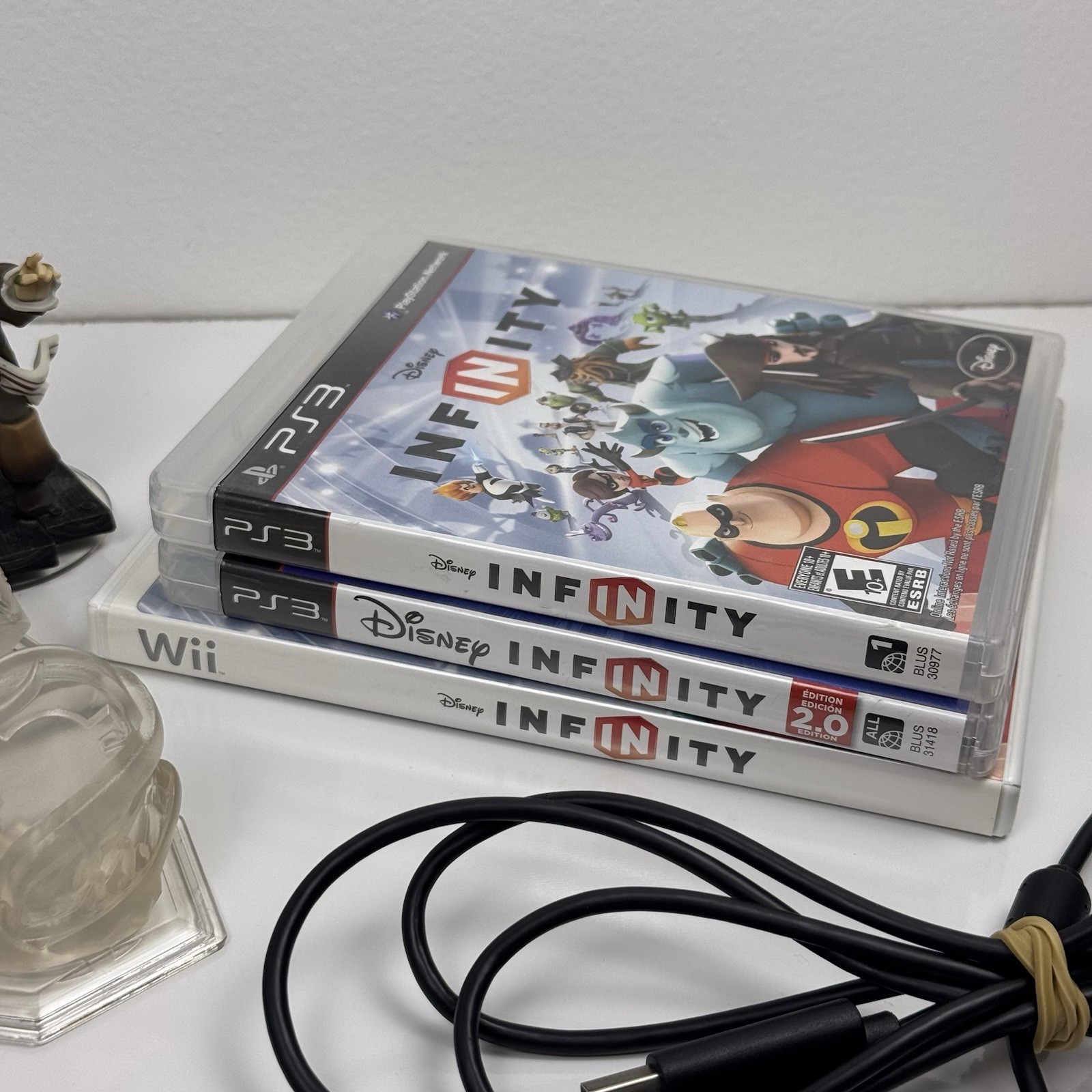 Disney Infinity Mixed Lot Marvel Frozen Pirates Incredibles Video Games & Dock