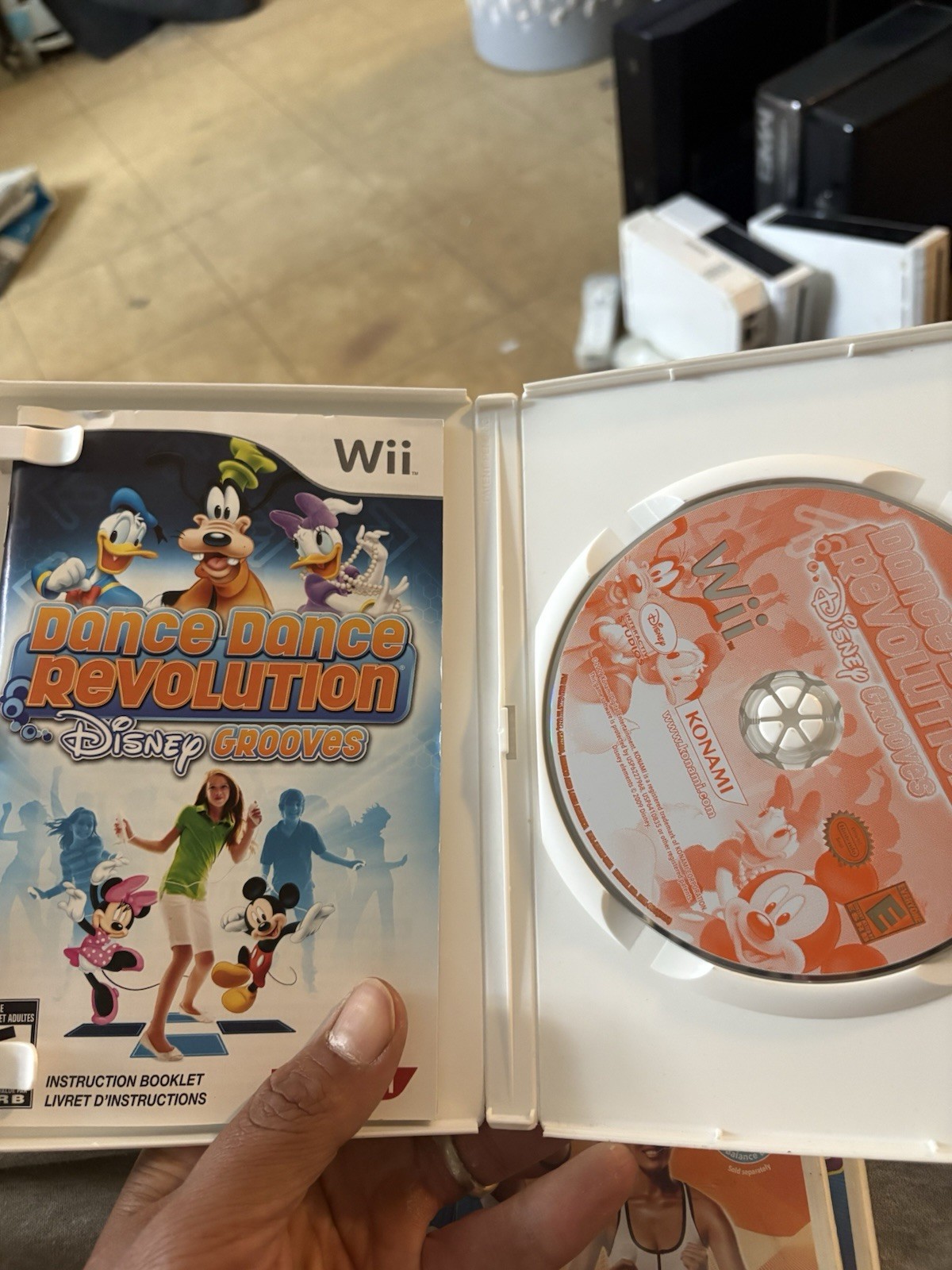 Dance Dance Revolution: Disney Grooves (Nintendo Wii, 2009) Complete w/ Manual