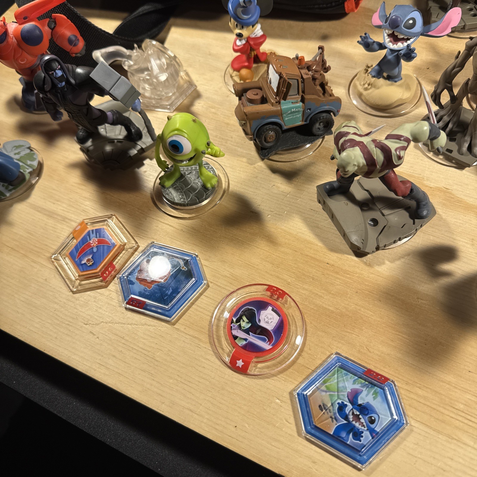 Disney Infinity Figure Lot Of 21 With Travel Bag And Discs Monsters Stitch Ralph