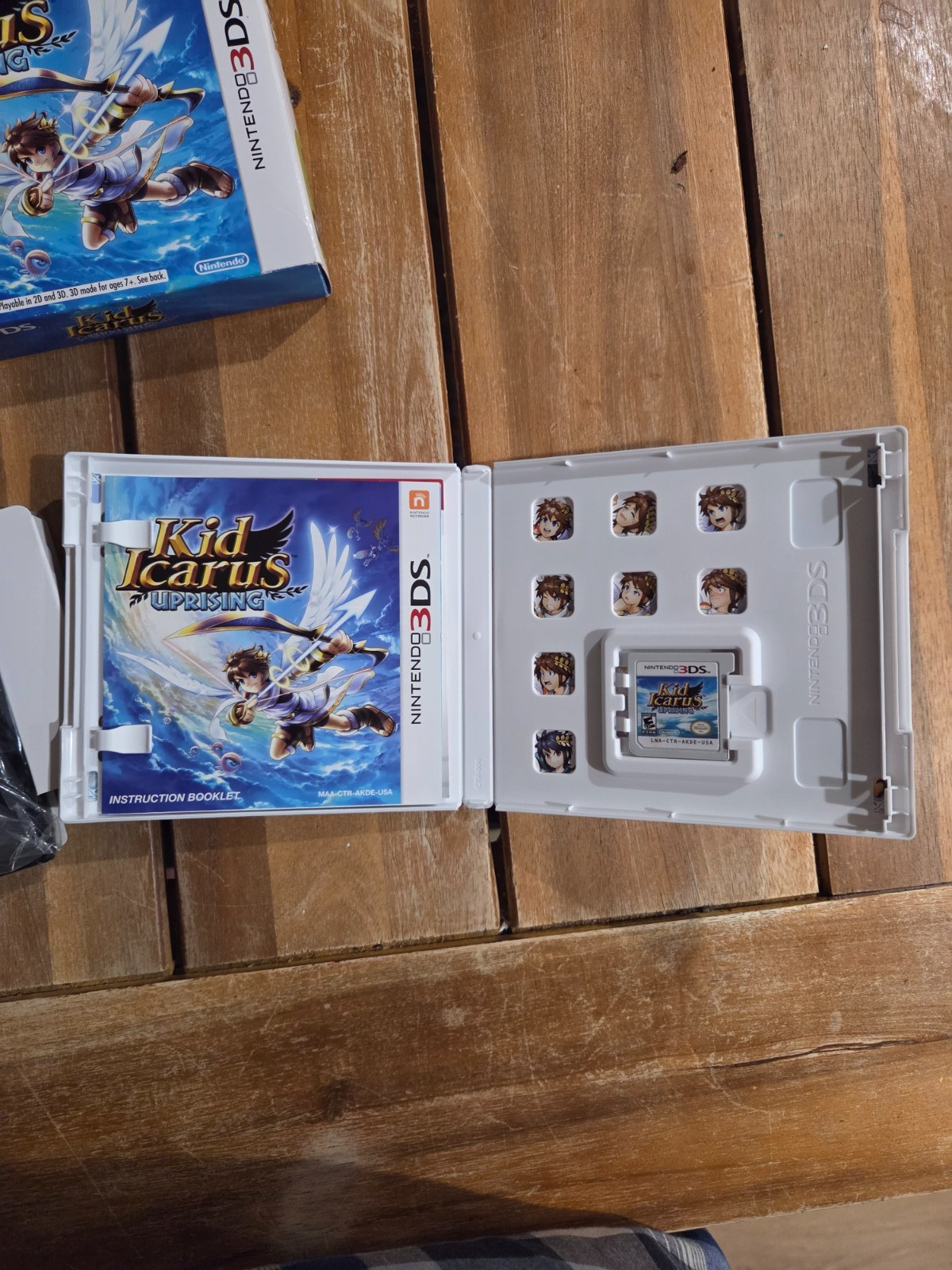 Kid Icarus: Uprising BIG BOX (Nintendo 3DS) CIB Complete Stand AR Cards Sealed
