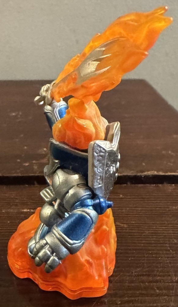 Series 2 Giants Ignitor Character Figure From The Skylanders Giants Trap Team!