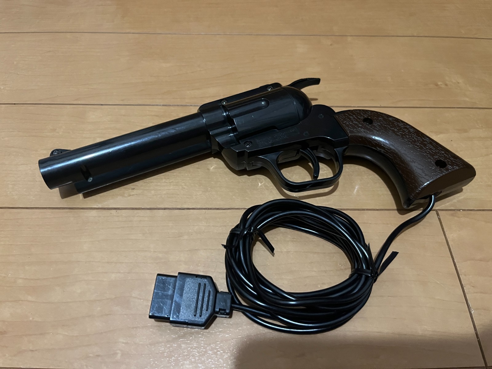 Nintendo Famicom WILD GUNMAN Controller and 3 Games
