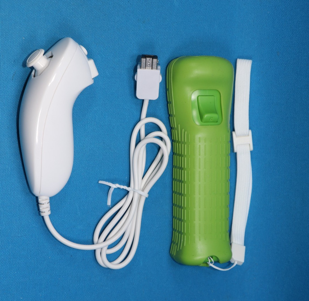 CONTROLLER & NUNCHUCK FOR NINTENDO WII WII U YOSHI DESIGN WITH MOTION PLUS – NEW