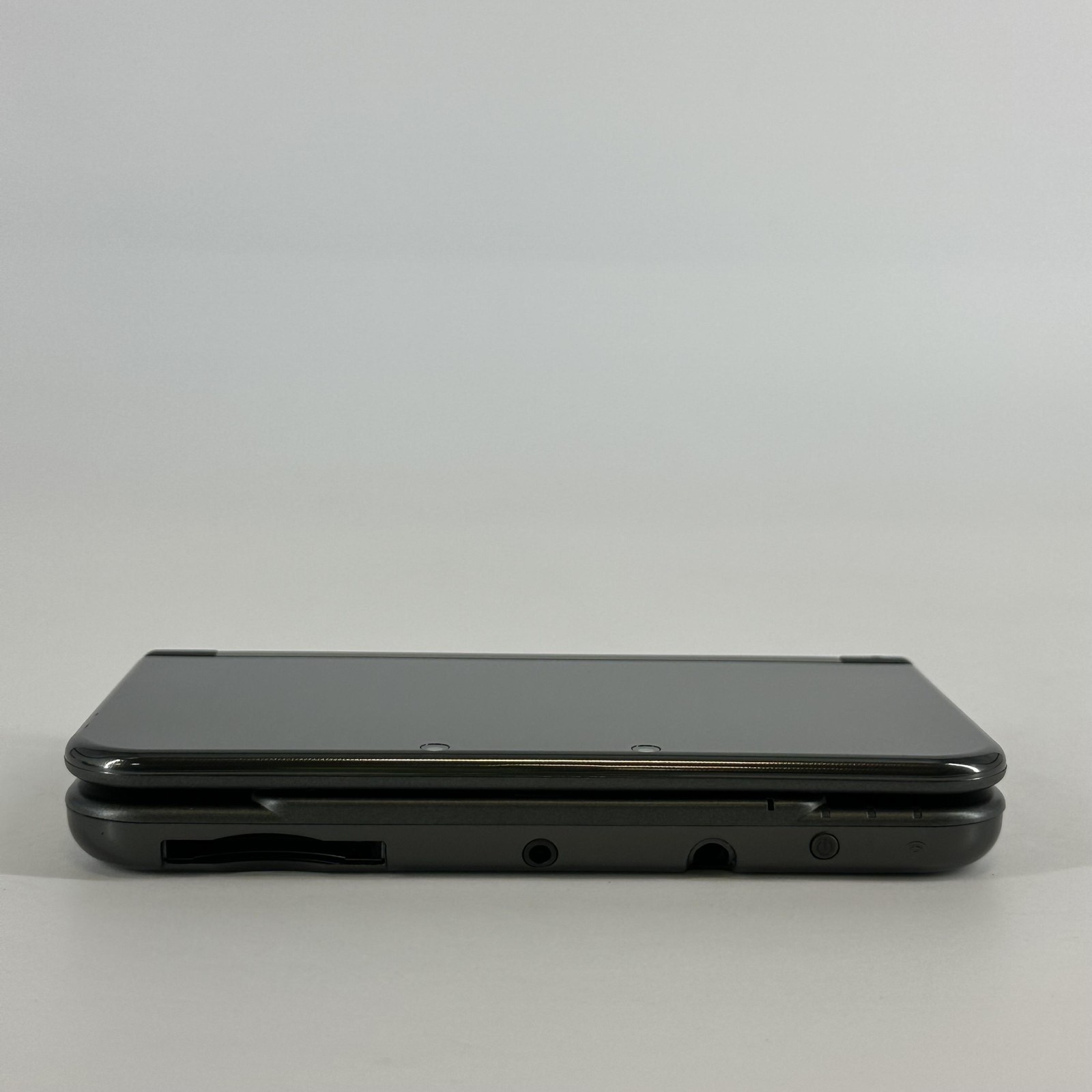 Nintendo New 3DS XL Handheld Console Gray – Very Good w/ Yellow Tint