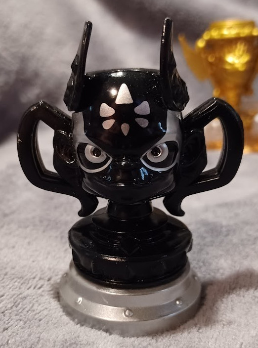 Mixed Lot of Skylanders: Giants,Trophies, Super Chargers etc. (14 in total)