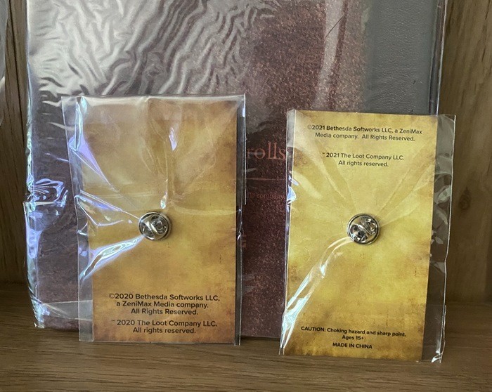 Loot Crate The Elder Scrolls items – Plush, Journal, Tray & Pins (Excl.) 5 PC
