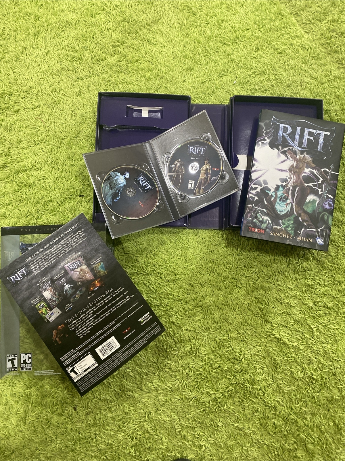 RIFT Windows Video Game Collector Edition With Book.