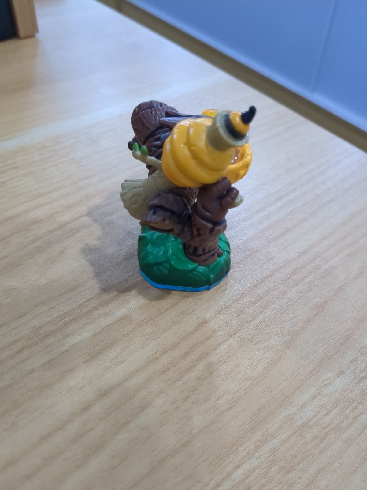S1 Skylanders SWAP Force Lightcore Bumble Blast Figure