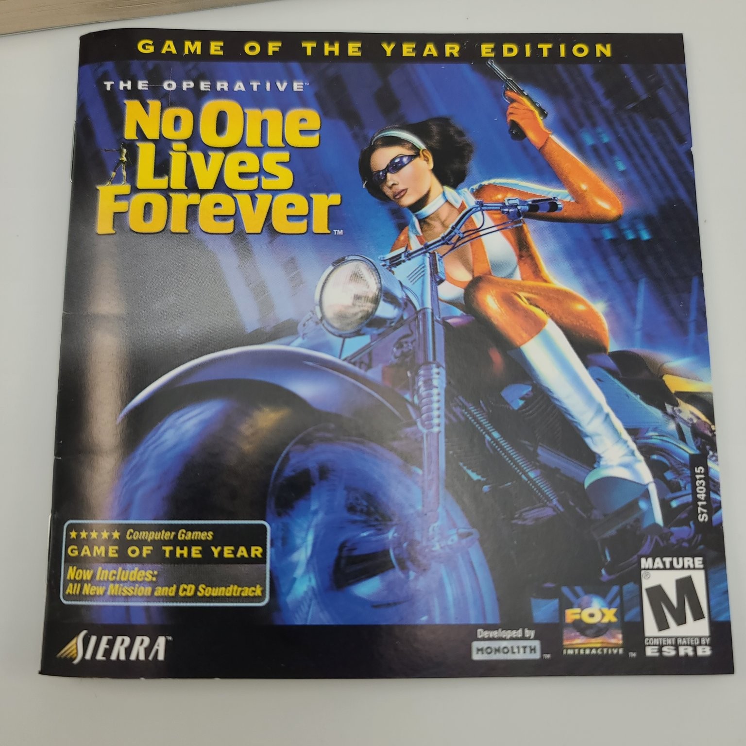 No One Lives Forever GOTY Edition PC Video Game FPS Spy Strategy Guide Big Box