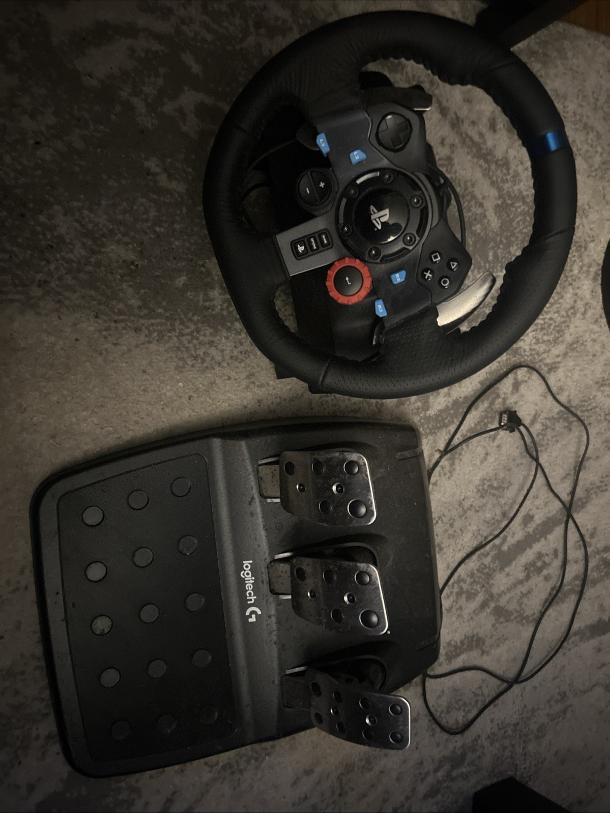 Logitech G29 Driving Force Racing Wheel Great Condition All Cords Barely Used