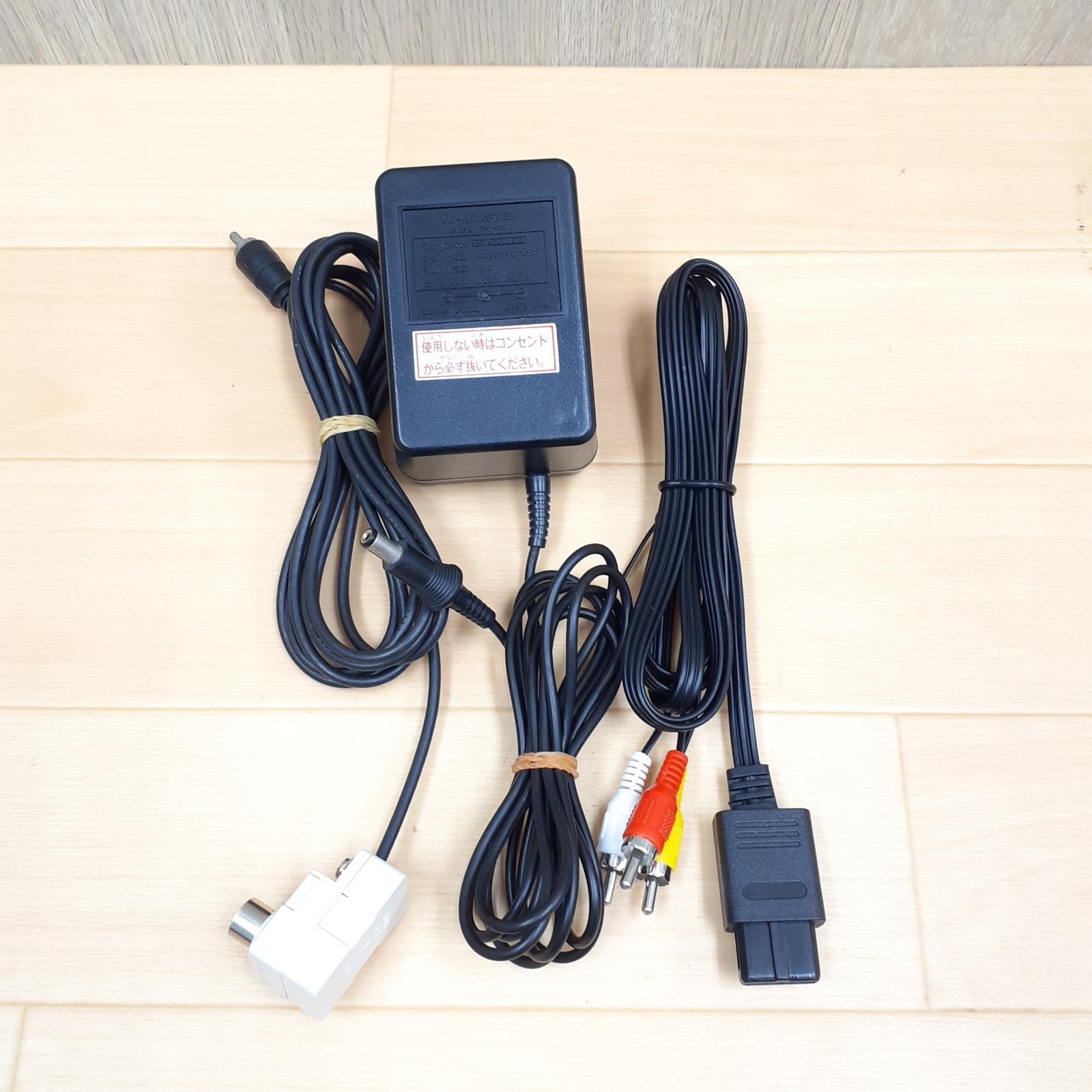 Nintendo Super Famicom & Famicom Console with 8 Games & Cables Japanese NES SNES