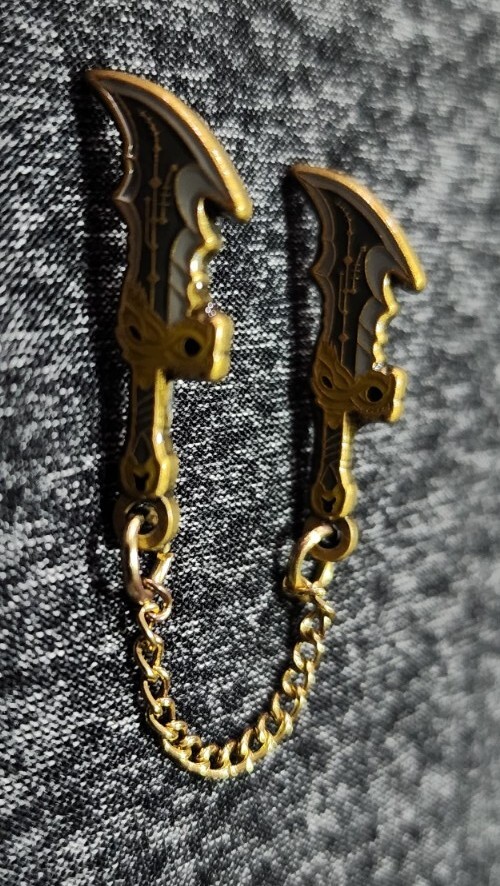 GOD OF WAR Enamel Pin BLADES OF Chaos