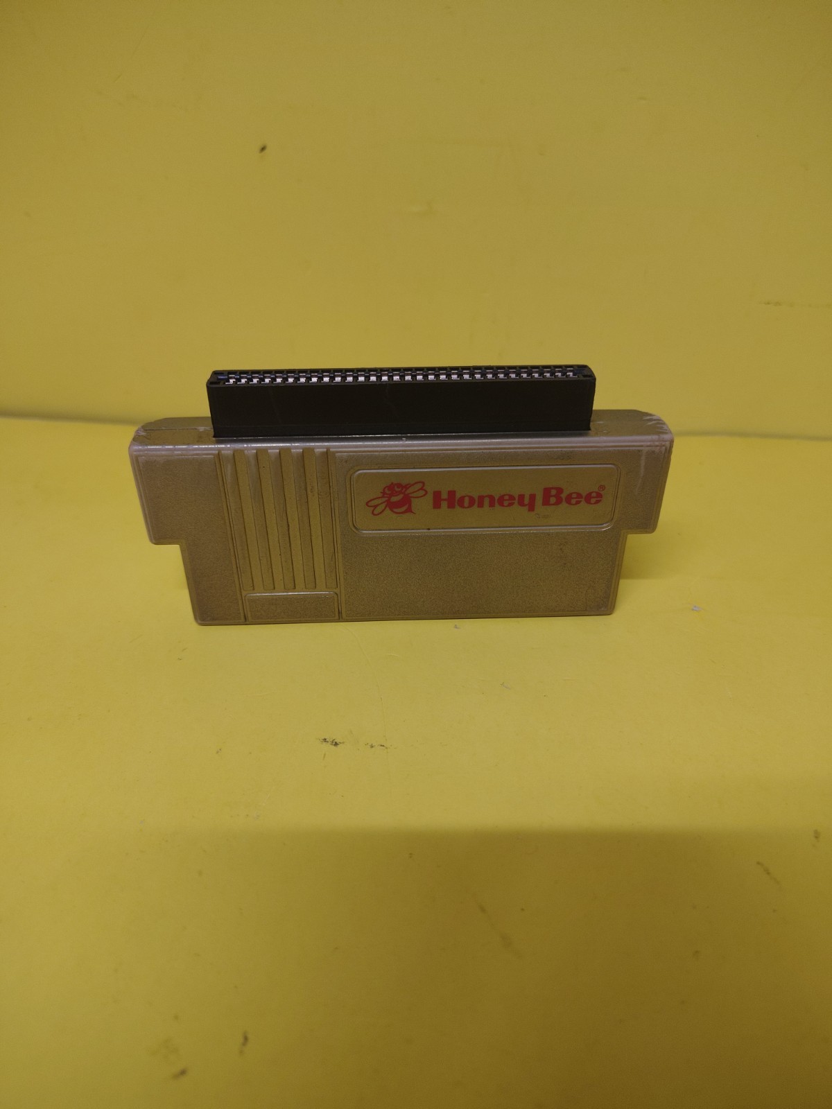Honey Bee Nintendo Famicom to NES Game Cartridge Converter 62 to 72 Pin Adapter