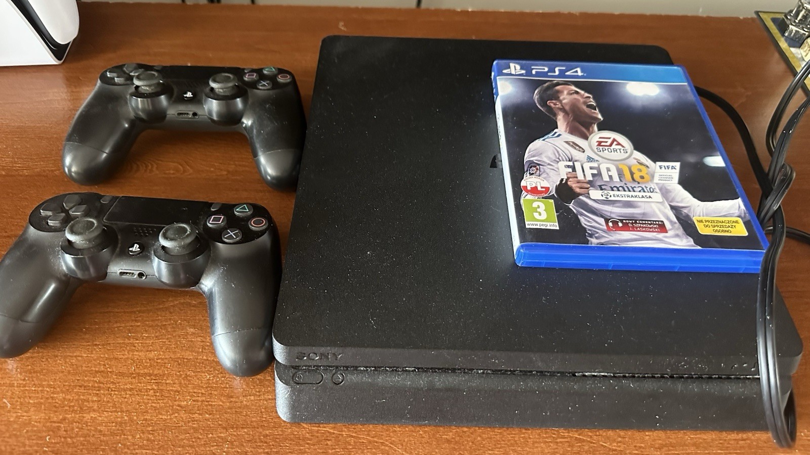 Sony PlayStation 4 Black Console Wi-Fi Capability with Controller &FIFA18