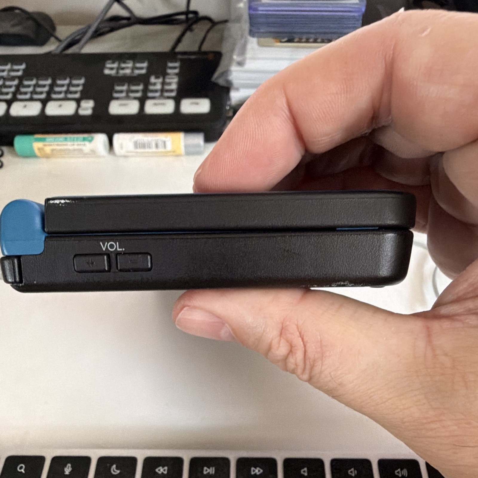 Nintendo DSi XL Blue/Black Handheld System UTL-001(USA) Wi-Fi NTSC-U/C